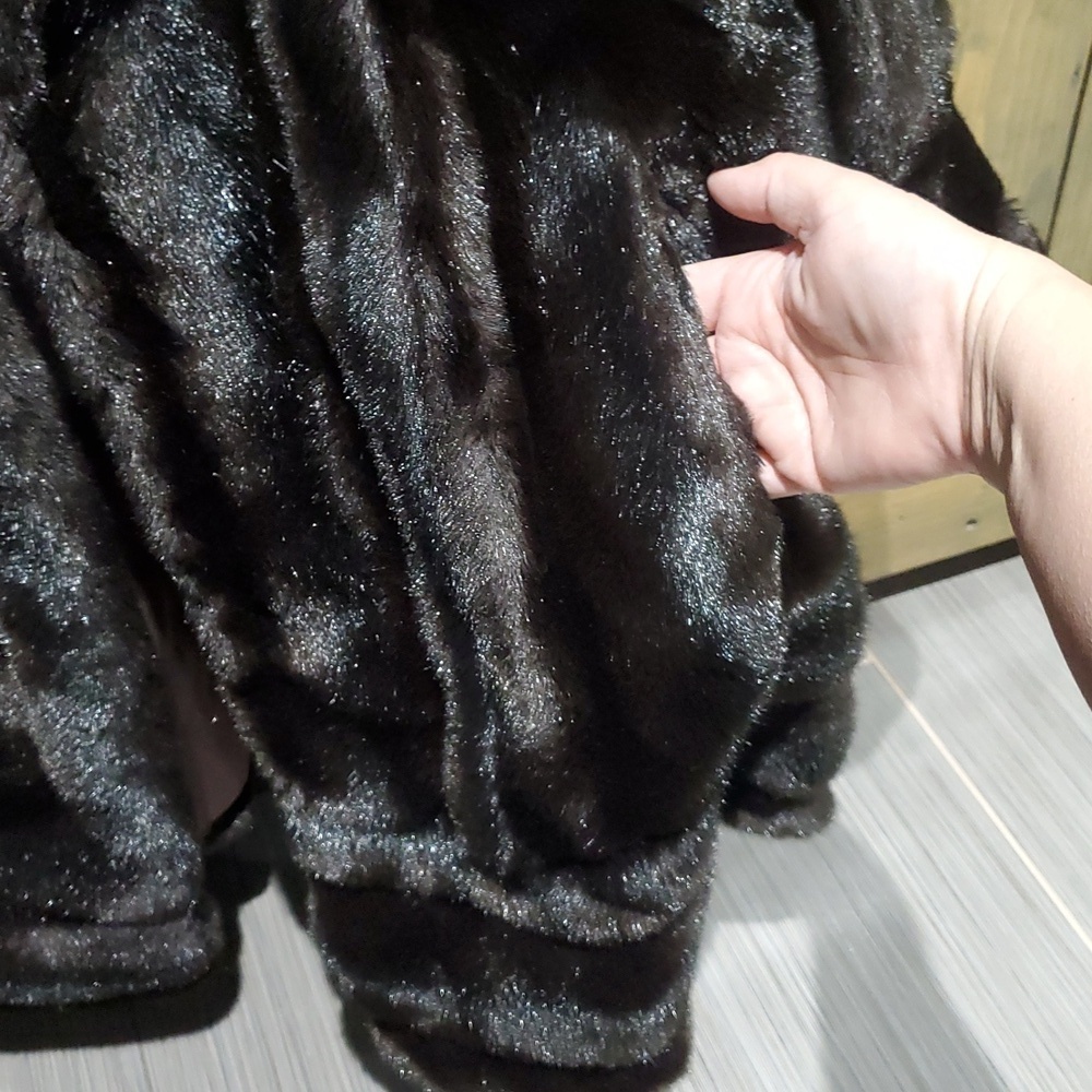VINTAGE TISSAVEL OF FRANCE BROWN VEGAN FAUX FUR SHORT COAT FRENCH FRANCE MOBWIFE - Picture 3 of 11